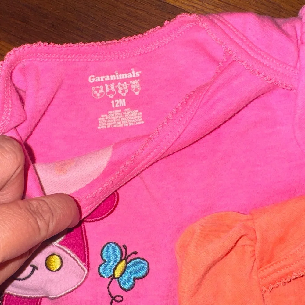 Set of two short sleeve onesies 12 months - Picture 4 of 4